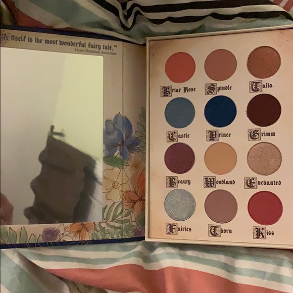 Storybook cosmetics Palette - Picture 2 of 6